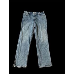 Abercrombie 90's ultra high rise straight 14
32 light wash curve love